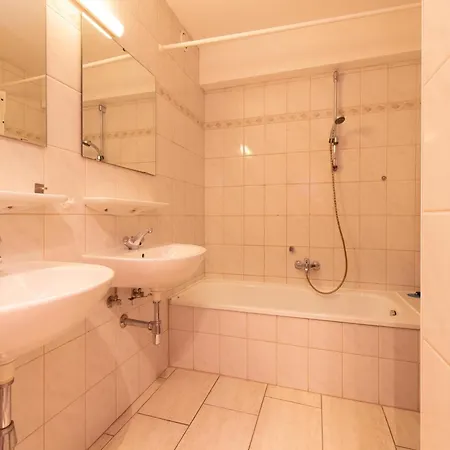 In Near & Napoleon アパート